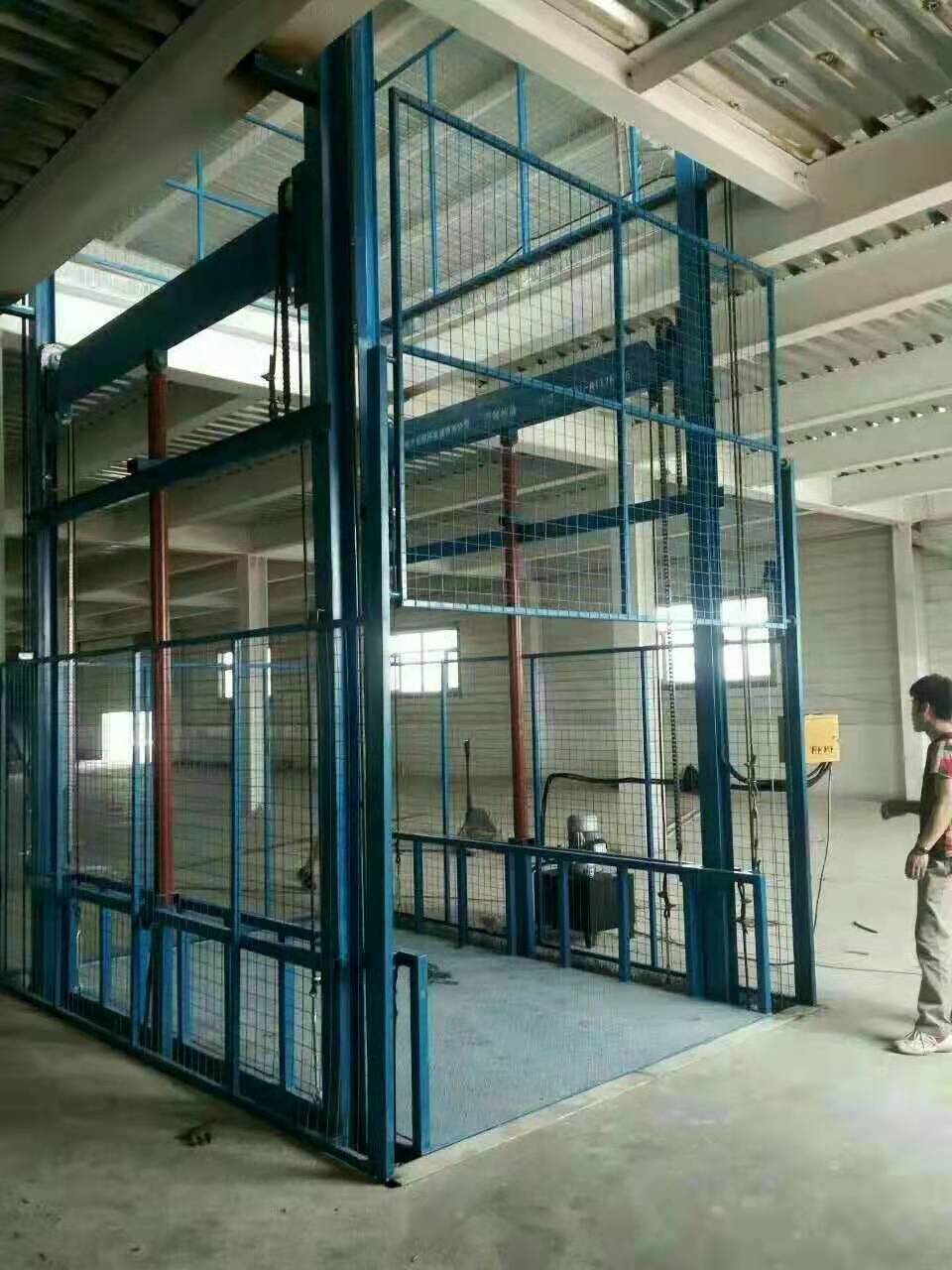 可斜置式铝合金升降机免费咨询