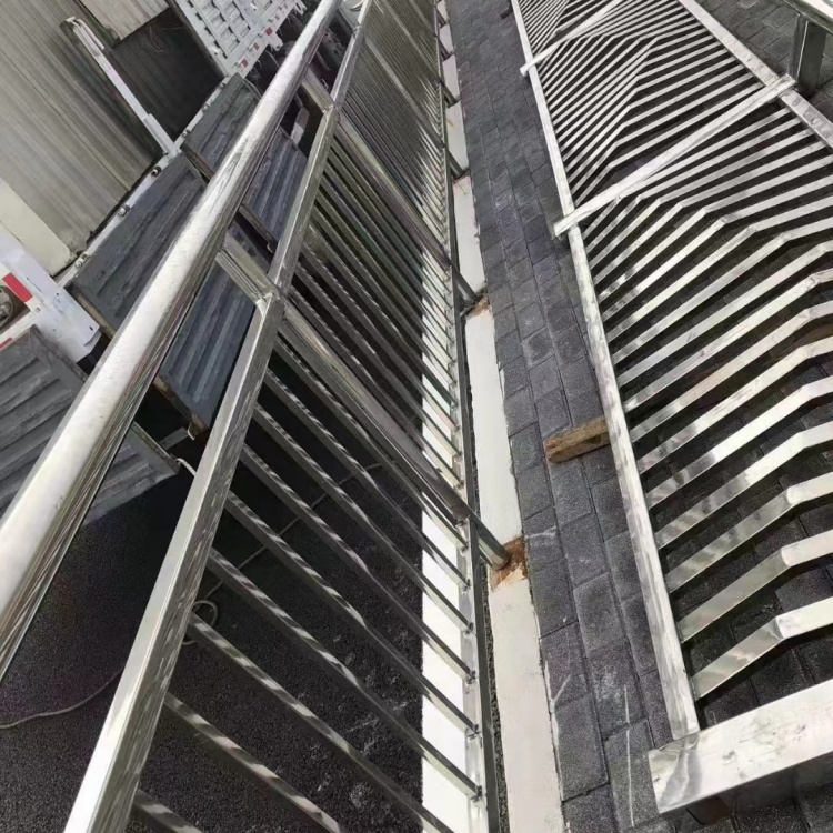 桥梁护栏_防撞钢板立柱用心服务