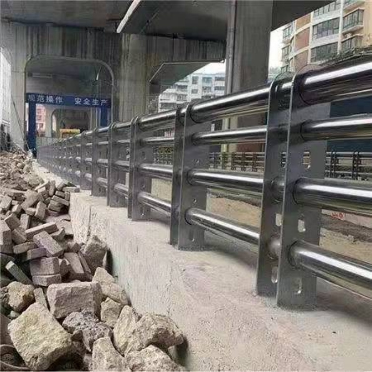 道路护栏马路四横梁防撞护栏多行业适用
