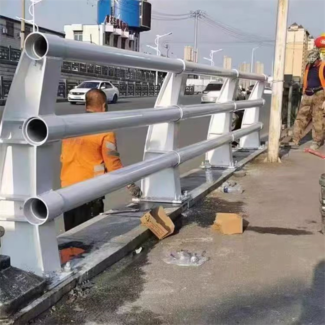 天桥护栏出厂价各种护栏当地供应商