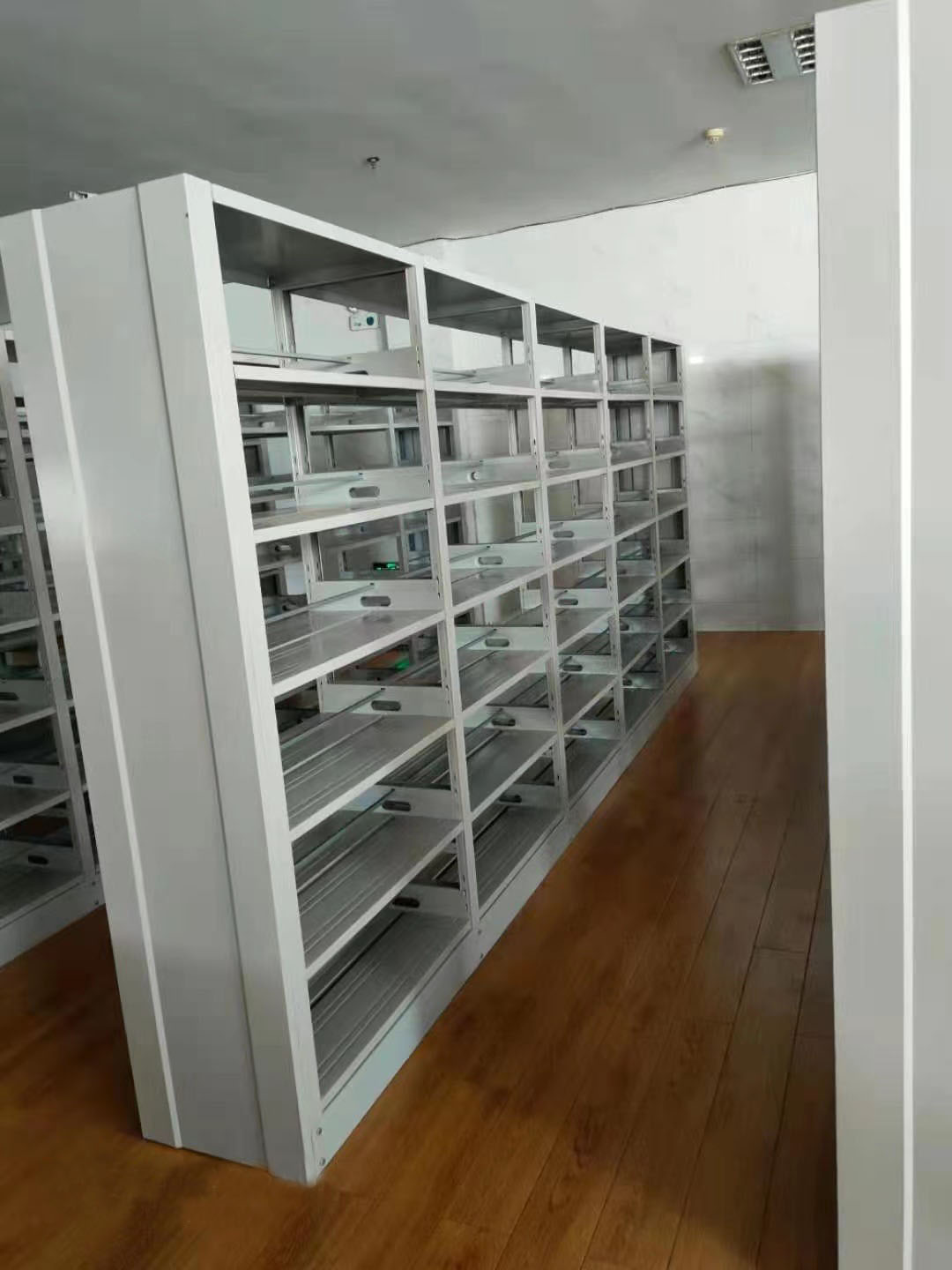 ​木护板组合书柜畅销全国生产经验丰富